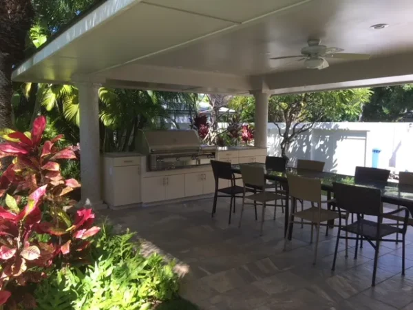 屋外ダイニングのBBQ